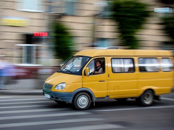 Херсонские маршрутчики устроили себе выходной в рабочее время