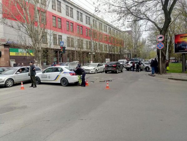 В центре Херсона большое ДТП с переворотом авто
