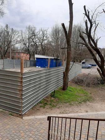 В Херсоне снова строят большой МАФ, называя это реконструкцией