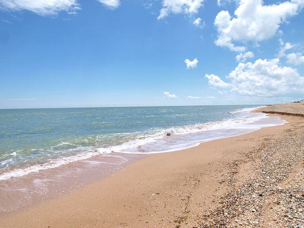 Море на майские праздники: почему стоит провести уикенд на Арабатской Стрелке