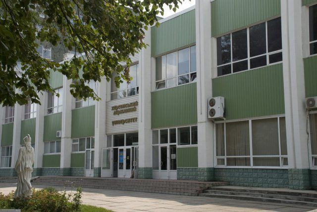 У Xepcoнcькoму дepжунiвepcитeтi уcувaють пepeшкoди з дocтупу дo ocвiти