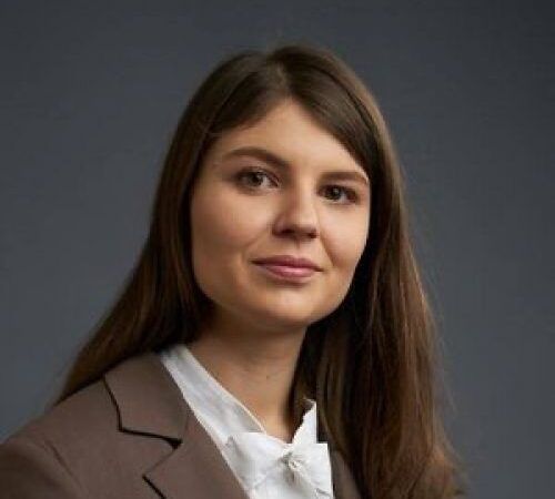 Дочь херсонского экс-нардепа пригласили дать объяснения в НАПК