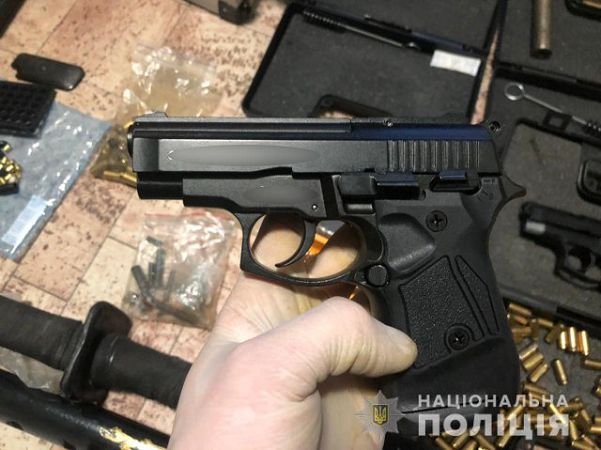 В Херсоне полицейские обнаружили схрон оружия и патронов в квартире местного жителя