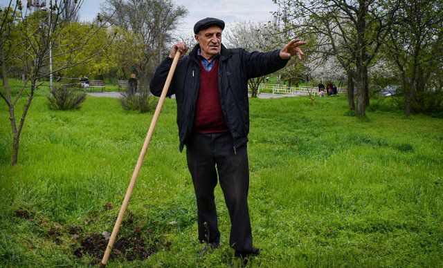 В Херсоне один человек пытается спасти парк "Херсонская крепость"