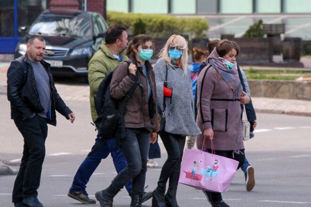 Каждый третий украинец против жесткого карантина, – опрос