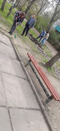 Великодній «чистий четвер» - посадовці та лікарів вийшли на генеральне прибирання