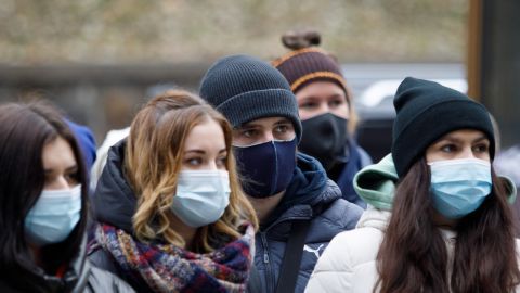 Большинство украинцев поддержали введение локдауна – свежий опрос