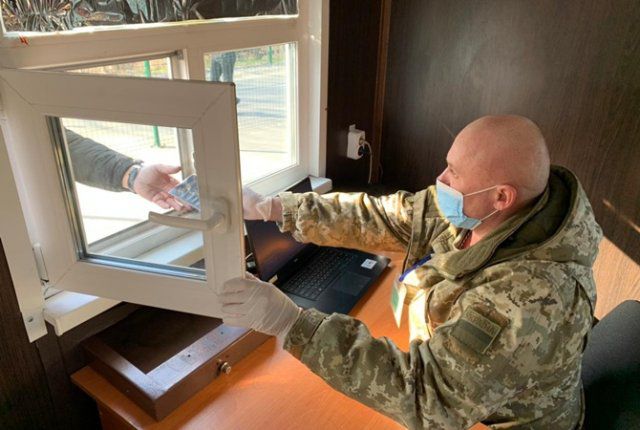 Украинцы с начала года чаще всего пересекали границу с Польшей, Венгрией и Россией