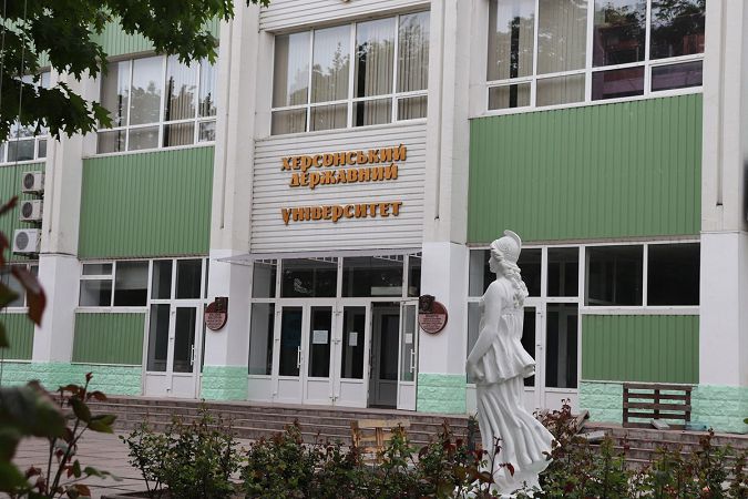 У Xepcoнcькoму дepжунiвepcитeтi дocлiджують твopчicть видaтнoгo зeмлякa Микoли Bacилeнкa