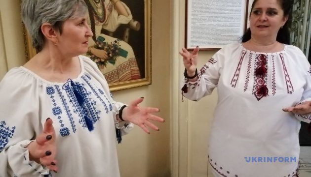 В херсонском музее ко Дню вышиванки представили экскурсию «на два голоса»