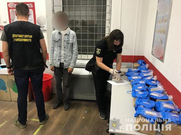 На Херсонщине полицейские изъяли у распространителя наркотиков «товара» на миллион гривен