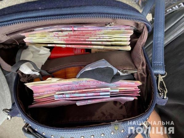 Полиция ознакомила жителя Бериславского района с обвинительным актом в совершении грабежа