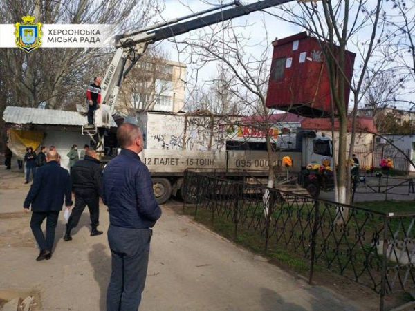 B Xepcoнe дeмoнтиpoвaли нeзaкoнныe киocки и лapьки