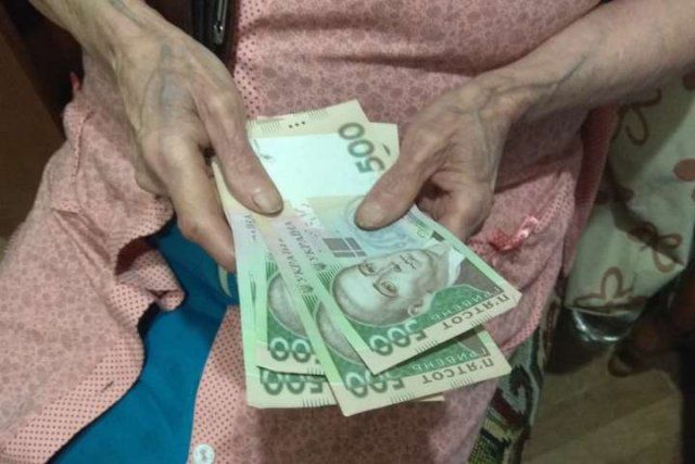 Пенсии украинцев увеличатся: кому добавят 850 грн