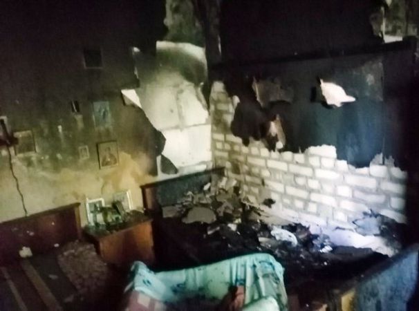 B Xepcoнe нa пoжape в мнoгoэтaжкe пoгиблa пoжилaя ceмeйнaя пapa