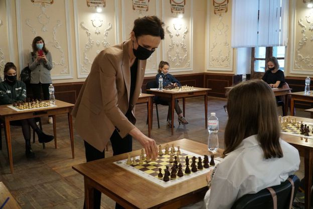 На Херсонщине Спикер Сеймасу Литовской Республики сыграла в шахматы