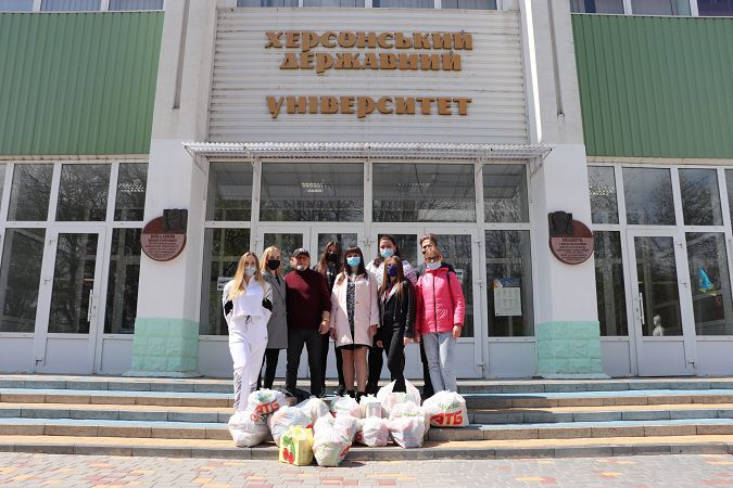 У Xepcoнi cтудeнти дoлучилиcя дo  блaгoдiйництвa