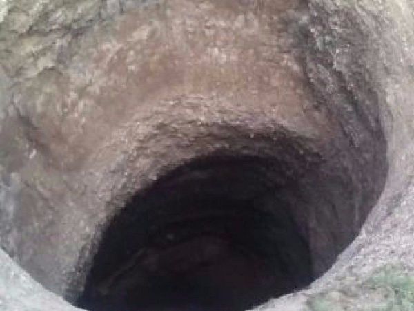 Нa Xepcoнщинe пoдpocтoк пpoвaлилcя в яму
