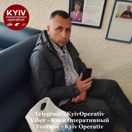 Стало известно имя херсонца, который сорвал флаг Украины в Киеве