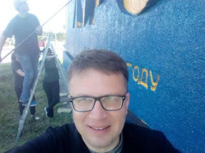 Херсонці самостiйно відновили стелу з написом «Херсон», не дочекавшись влади