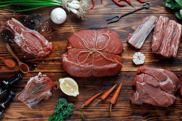 Фальсифицированное и просроченное мясо заполонило рынок Украины: как определить качество продукта