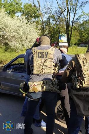На Херсонщині Служба безпеки України викрила на хабарі поліцейського та співробітника військової служби правопорядку