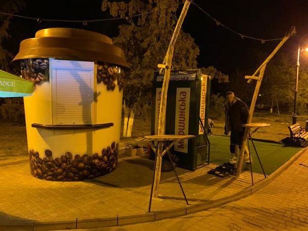 По ночам Херсон «приростает» новыми ларьками