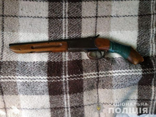 На Херсонщине полицейские изъяли у жителя области несколько единиц оружия и армейские патроны различных калибров