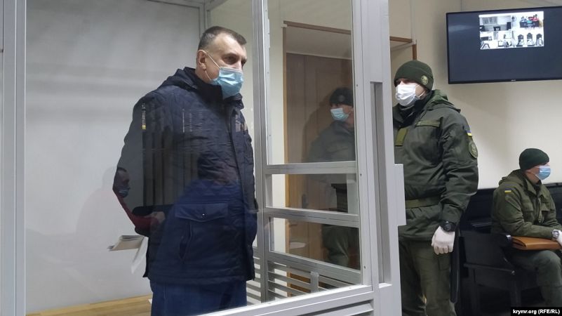 «Холод собачий»: обвиняемый в госизмене экс-руководитель полиции Крыма пожаловался на условия в Херсонском СИЗО