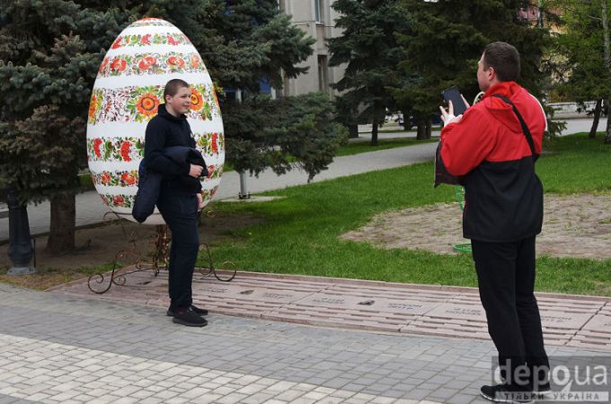 Пасхальная фотозоне у Херсонского горсовета