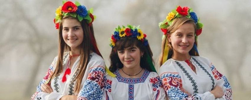 Вишиванка єднає та надихає - херсонці готуються до свята вишиванки