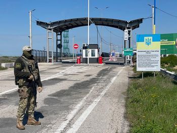 Прикордонники Херсонського загону на адмінмежі виявили підроблені ПЛР-тести