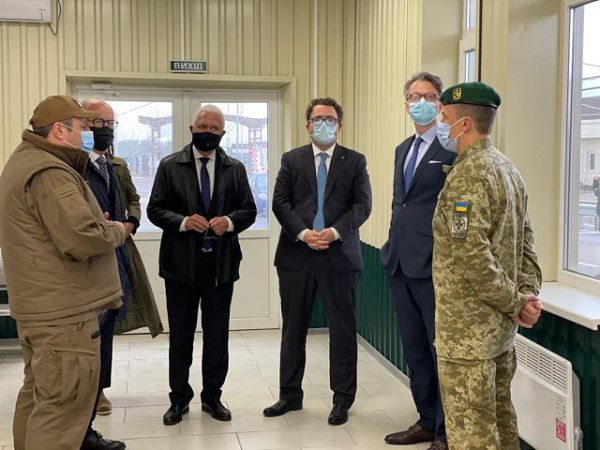 Послы трех скандинавских стран побывали на КПВВ «Каланчак» и «Чаплынка»