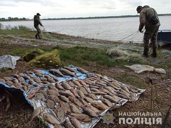 На території природного парку «Нижньодніпровський» водні поліцейські затримали браконьєрів