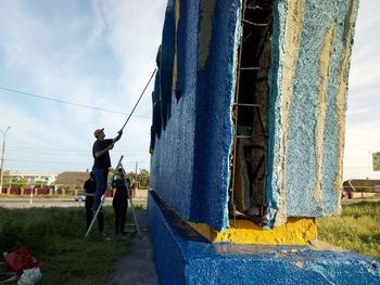 Херсонці самостiйно відновили стелу з написом «Херсон», не дочекавшись влади