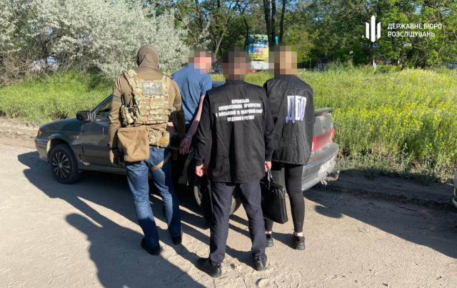 Стали известны подробности разоблачения полицейского и военного на вымогательстве