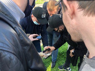 СБУ в Херсонській області піймала чиновника виконавчої служби на хабарі