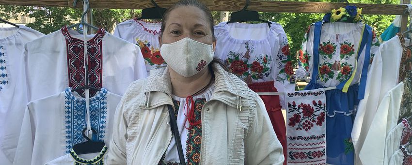 "Це - частина душі українця". Майстриня з Херсона розповіла, як обрати вишиванку