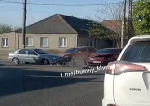 В Херсоне на пешеходном перекрестке произошло тройное ДТП