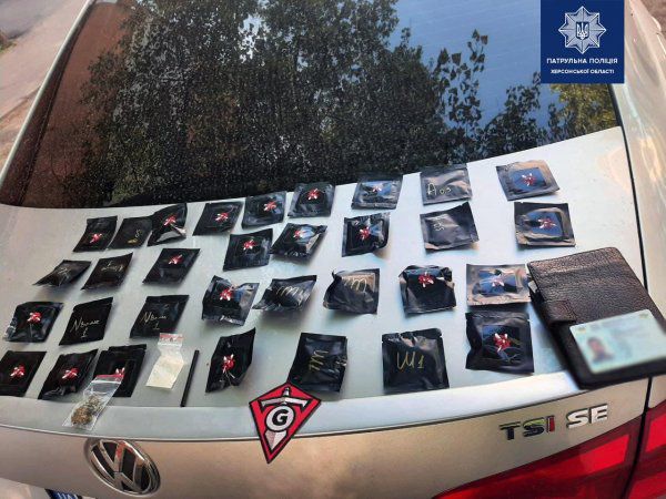 Херсонські патрульні в центрі міста затримали "закладника" наркотиків з Дніпра
