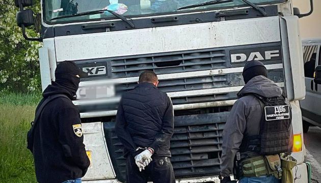 В Одесской области задержали разбойную группу, нападавшую на дальнобойщиков на Херсонщине