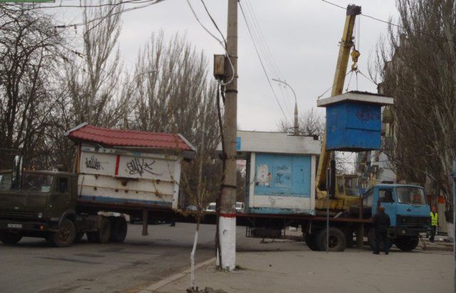 В Херсоне демонтируют очередную "партию" неоформленных МАФов