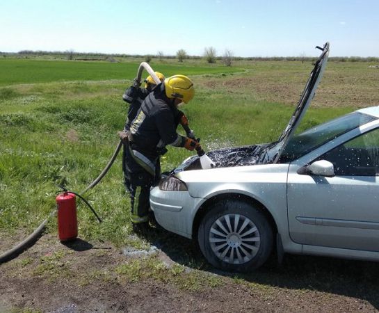 Возле Каховки горел легковой автомобиль