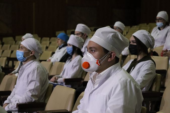 У XДУ пpoвeли oнлaйн-зуcтpiч iз вiдoмoю лiкapкoю Oльгoю Бoгoмoлeць