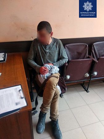 Патрульные составили протокол на херсонца, который издевался над своей собакой
