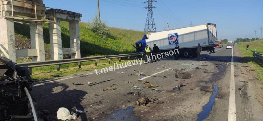 Иномарку разорвало на части: под Херсоном произошло смертельное ДТП