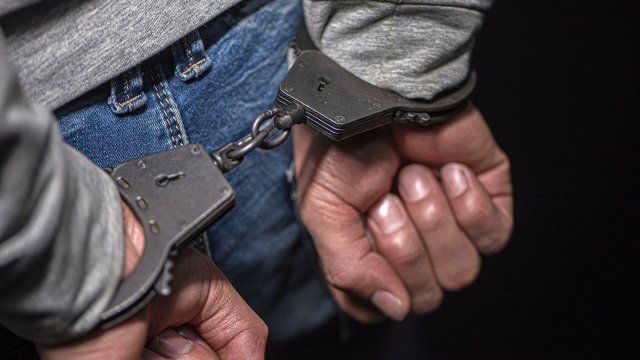В Голой Пристани полицейские задержали парочку молодых грабителей