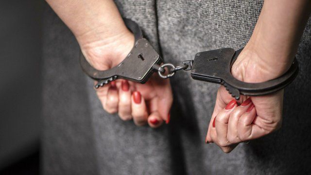 В Геническе полицейские задержали квартирную воровку