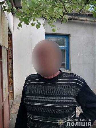 Полицейские составили протокол о домашнем насилии на херсонца, который оскорблял мать и сестру