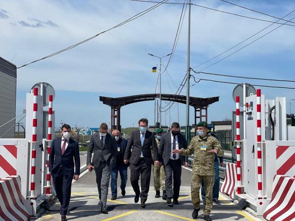 Чрезвычайные и Полномочные Послы Польши и Румынии в Украине посетили КПВВ «Каланчак» и «Чаплынка»